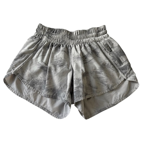 Lululemon Tracker Short V (4") SZ 4 - Picture 6 of 6